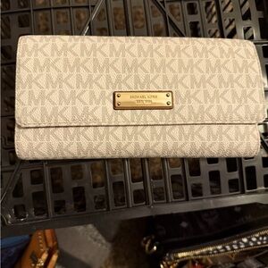 Micheal Kors Wallet